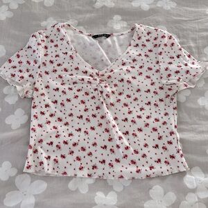 Cute SHEIN White Floral Cropped Top